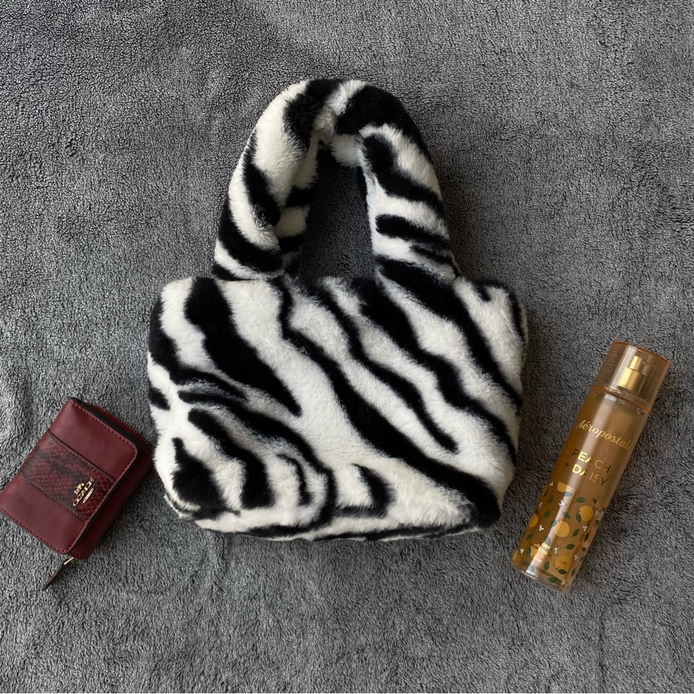 Claire’a Fluffy coquette y2k zebra print bag